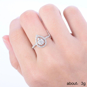 Anello da Donna con Design a Goccia Cava a Forma di Pera - Product Image 2
