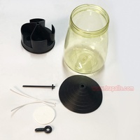 Buiten hangende plastic insectenvanger met lokmiddel voor fruitvliegen