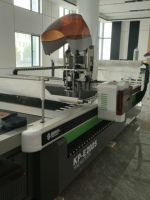 Machine de découpe textile motorisée CNC de haute précision industrielle avec coupeur automatique pour l'industrie du vêtement, certifiée ISO