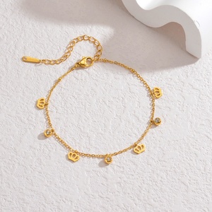 Pulsera <span class=keywords><strong>de</strong></span> Titanio Chapada en Oro <span class=keywords><strong>de</strong></span> 18K <span class=keywords><strong>de</strong></span> Alta Gama para Mujer, <span class=keywords><strong>con</strong></span> Diseño Geométrico <span class=keywords><strong>de</strong></span> Estrella, Luna, Corazón y Mariposa, <span class=keywords><strong>con</strong></span> Piedras <span class=keywords><strong>de</strong></span> Circonio - Product Image 4