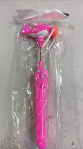 Moulin à vent lumineux coloré en forme de poisson, moulin à vent musical électrique, baguette magique, étal de marché, jouets colorés éblouissants en gros - Product Image 6