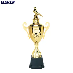 Elor Piala Penghargaan trofi logam Liga juara emas trofi sepak bola kustom pabrik dan medali dengan desain dasar kayu plastik