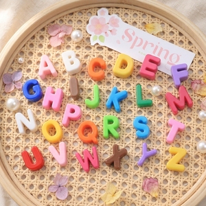 Perles en plastique acrylique alphabet couleur unie pour breloques de sac DIY, pendentifs pour bracelets DIY, chaînes de téléphone portable et cordons - Product Image 2
