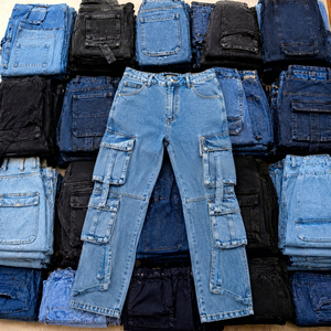 Lot de stock prêt à expédier : Surplus du Bangladesh – Jeans cargo baggy en denim à 6 poches pour femmes avec crop tops sans manches en vrac - Product Image 1