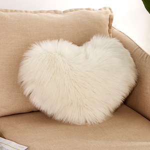 Cojín de piel sintética en forma de corazón Shengxi, almohada de felpa rosa para decoración de sofá de sala de estar - Product Image 4