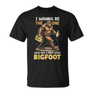 Camiseta Beer With Bigfoot Sasquatch para amantes de la cerveza y fiestas de bebidas - Product Image 1