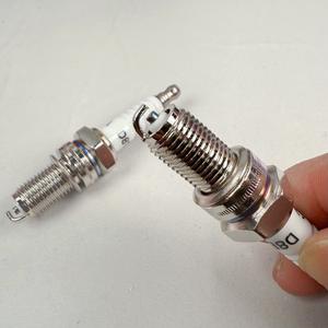 Piezas de encendido duraderas para motocicleta bujía C7HSA Bujia Busi C7HS CR7HSA D8EA Bujia Para <span class=keywords><strong>Moto</strong></span> Motocicletas - Product Image 3