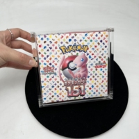 JIHONG Vente en Gros Pokémon 151 Booster Box Étui Protecteur en Acrylique Couvercle Magnétique JCC Carte Pokémon 151 Présentoir de Cartes PMMA/Perspex