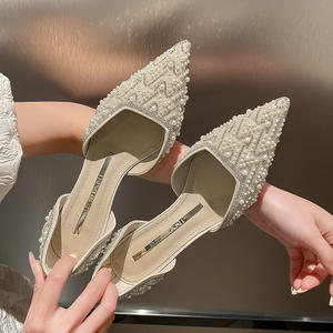 Commercio all'ingrosso di perle sottili di strass Wanita Custom Slip On tacco da <span class=keywords><strong>sposa</strong></span> pump da donna tacchi bassi <span class=keywords><strong>scarpe</strong></span> da <span class=keywords><strong>sposa</strong></span> per <span class=keywords><strong>sposa</strong></span> - Product Image 1