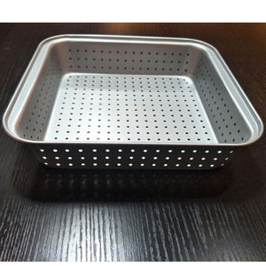 Bandeja de hornear rectangular perforada de acero al carbono de 27x13x19.5cm para pasteles y productos horneados, apta para lavavajillas. - Product Image 1