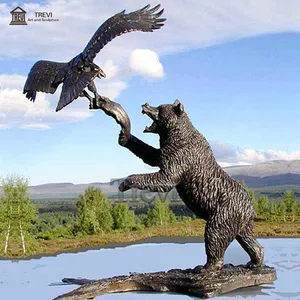 Popular Animal Statue Cast Life Size Bronze Bear Catching Eagle Sculpture