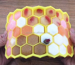 Bac à glaçons en silicone réutilisable à 37 cavités en forme de nid d'abeille avec couvercle flexible de qualité alimentaire, idéal pour les bâtonnets glacés et les sucettes glacées - Product Image 3