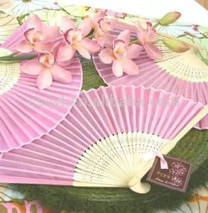 Style rétro ventilateur pliant femme motif japonais rétro tissu Art artisanat cadeau décoration de la maison ornement danse ventilateur à main avec gland