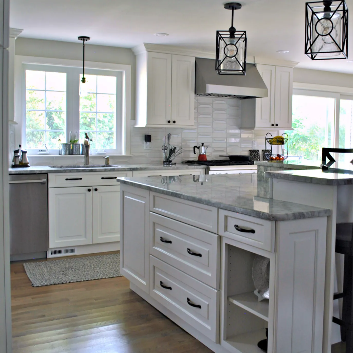 2023 SKYLINE Modern Kitchen cabinet L sharp Marble countertop kitchen cabinet with Island