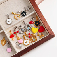 Accessoires pour femmes : Pendentif cœur en émail or 18 carats, chien ballon, breloques imperméables en acier inoxydable, perle d'eau douce, champignon, cerise