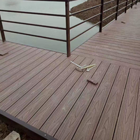 Revêtement de terrasse en composite bois-plastique résistant aux intempéries, aspect bois 3D embossé, revêtement de sol WPC à emboîtement pour patio, jardin, terrasse