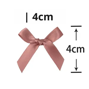 50 pièces/paquet 4*4cm Ruban en satin rose vif Noeud en polyester Bricolage Décoration artisanale pour accessoires de cheveux Décoration d'arbre de Noël - Product Image 2