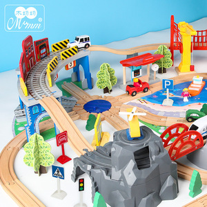 Juego de tren de madera Momm con vías eléctricas, juguete para niños de 5 a 7 años, listo para jugar en interiores - Product Image 2