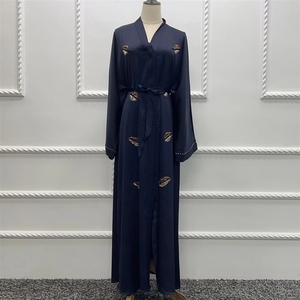 Abaya de Dubái para Eid, Vestido Musulmán Premium para Mujer, Hecho a Mano con Patrón de Hojas, Bordado con Cuentas, Kimono de Crepé Satinado - Product Image 3