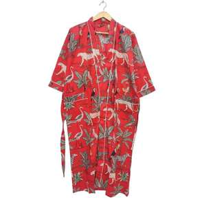 Nuevo Kimono de Algodón con Estampado de Selva Roja, Ropa de Estar por Casa con Estampado Floral Hecho a Mano, Disponible a Precio de Mayoreo - Product Image 1