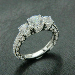Anello di Fidanzamento Classico con Zirconia Cubica a Otto Cuori e Otto Frecce per Donne, Gioiello Romantico per Matrimonio con Elegante Design della Fascia - Product Image 3
