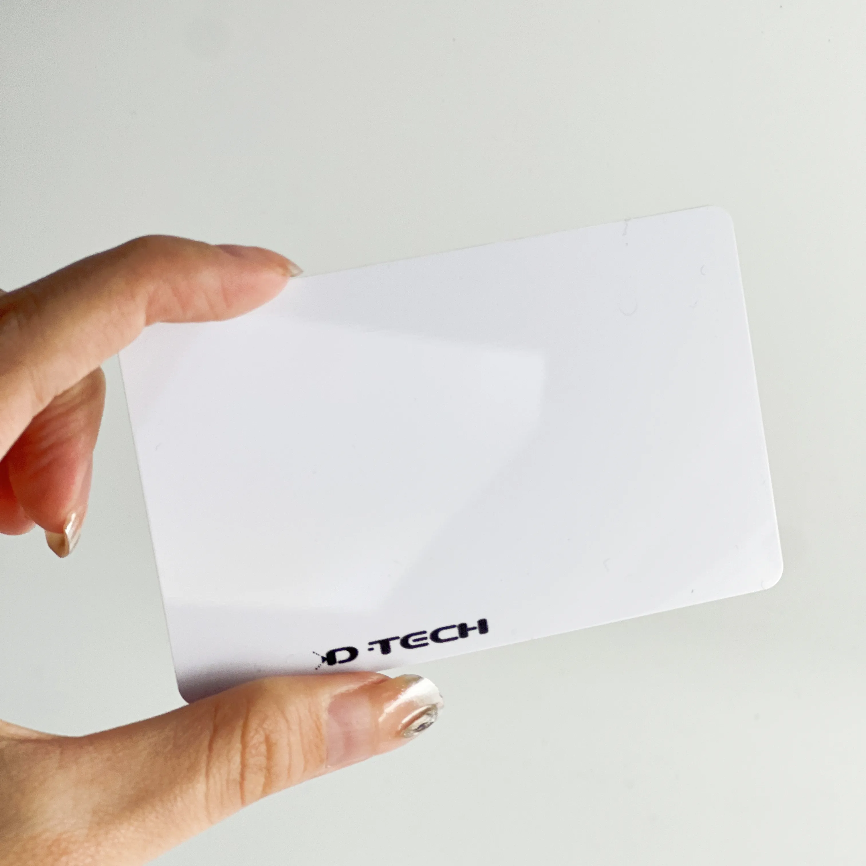 यूएचएफ खाली सफेद पीवीसी कार्ड आईडी कार्ड प्रिंटर प्रिंट करने योग्य लंबी रीडिंग रेंज आरएफआईडी कार्ड