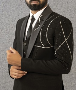 Lujoso traje de chaqueta para hombre con chaleco coordinado y pantalones formales hechos para celebraciones, festivales y fiestas de compromiso - Product Image 6