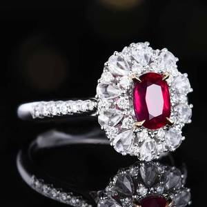 Anillo de rubí de sangre de paloma ovalado de oro de 18 quilates, joyería fina, piedra principal de 1.07 quilates con 55 diamantes grandes para compromiso de mujer - Product Image 2
