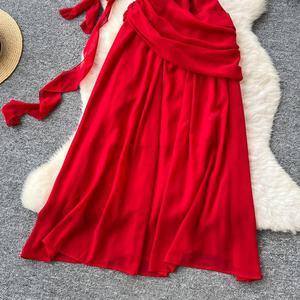 Abito da Spiaggia Floreale con Spalline Asimmetriche e Scollo all'Americana - Elegante per Vacanze e Resort - Product Image 4