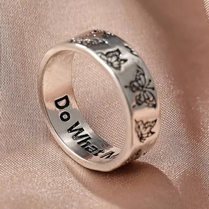 Anello da Donna in Metallo Minimalista Creativo con Farfalla Incisa alla Moda - Product Image 6