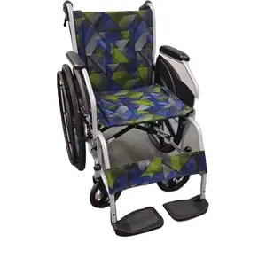 超轻重量运输轮椅钢轻型折叠残疾人轮椅旅行超轻重量手动轮椅