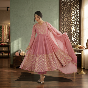 Ensemble Anarkali pour femme avec pantalon et dupatta, design élégant, en soie froissée et coupe ample - Product Image 1