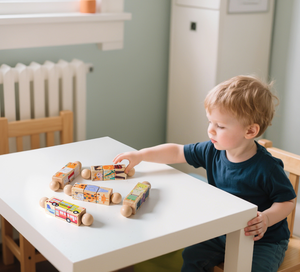 Mordedor de madera para bebés de 0 a 36 meses y juego de rompecabezas 5 en 1 con sonajero giratorio de combinación de formas de animales y coches, juguete Montessori de cognición - Product Image 5