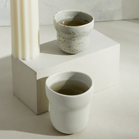 Vente en gros directe d'usine, tasses à thé en céramique uniques bleues et blanches écologiques de style nordique sans poignée, mug à café en porcelaine