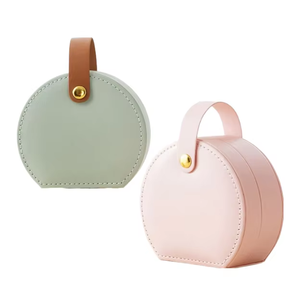 Nouvelle boîte à bijoux sac à main PU idéale pour les voyages. La section semi-circulaire s'adapte aux bagues, colliers, boucles d'oreilles, etc. Vente en gros disponible. - Product Image 4