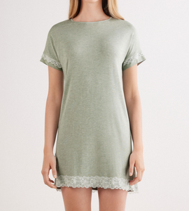 Robe de nuit d'été en viscose à manches courtes et bordure en dentelle - Product Image 1