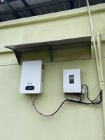 Batterie solaire au lithium LiFePO4 51,2 V 100 Ah à montage mural vertical avec BMS UN38.3 pour stockage d'énergie résidentiel