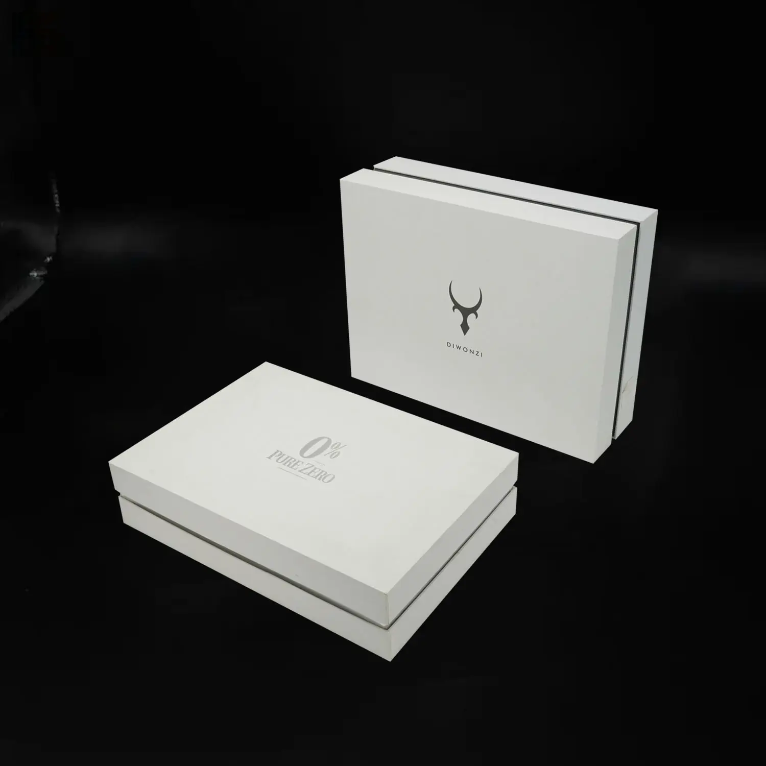 Kotak kaku Logo perak kustom tutup putih leher dapat dilepas dan kotak dasar dengan sisipan Eva untuk kosmetik