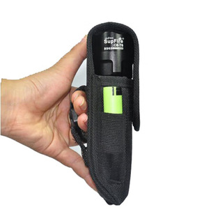 Étui de protection pour lampe de poche, sac suspendu portable en Nylon avec clip de ceinture tactique pour le rangement et le transport de la lampe de poche - Product Image 1