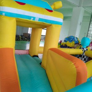 Château <span class=keywords><strong>gonflable</strong></span> en tissu PVC <span class=keywords><strong>avec</strong></span> <span class=keywords><strong>toboggan</strong></span> aquatique pour fêtes - Jouet de parc aquatique amusant, installation facile - Product Image 4