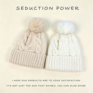Chapeau d'hiver en tricot jacquard brodé avec <span class=keywords><strong>pompon</strong></span>, couronne arrondie - Chapeau polyvalent chaud de couleur unie pour <span class=keywords><strong>femme</strong></span> adulte, doublé en polaire - Product Image 3