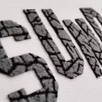 Etiquette de flocage de vêtements par transfert à chaud Etiquettes de flocage personnalisées avec logo en relief 3D pour vêtements Etiquettes de transfert à repasser pour t-shirt