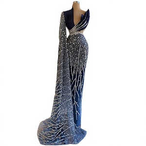 Robe de soirée romantique et glamour avec détails en dentelle et col haut éthéré, longueur cheville - Product Image 1