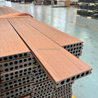 Plancher en WPC pour stand de marché fermier, surface striée antidérapante, revêtement de sol extérieur en WPC