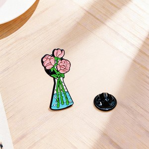 Pin de esmalte suave de alta calidad <span class=keywords><strong>con</strong></span> diseño de flor personalizada, insignia de solapa <span class=keywords><strong>con</strong></span> motivos de laboratorio (tubo de ensayo, frasco, planta en maceta), broche de metal para sombrero, bolso y ropa - Product Image 1