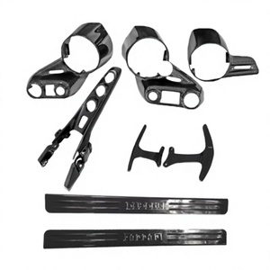 Kit intérieur en fibre de carbone de haute qualité pour Ferrari F8 Tributo, comprenant des aérations en fibre de carbone, une console centrale et des palettes de changement de vitesse - Product Image 6
