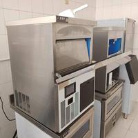 Machine à glaçons commerciale Bingluo à gros cubes, forte demande, 110V/220V, capacité de stockage de 30 kg, vente directe usine, nouveau produit, catégorie : Machines à glaçons
