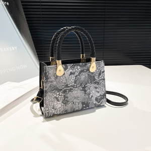 Nuova Borsa a Tracolla da Donna in Stile Cinese di Alta Qualità, Nuova Borsa Estiva di Nicchia in Stile Antico, Piccola Borsa Quadrata con Cerniera in PU - Product Image 3