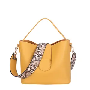 China Supplier Latest Snake Pattern Strap PU Leather Handbags Yellow Tote Bucket Bag