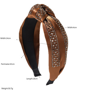 Diadema Ancha de Satén Estilo Barroco con Diseño Retro Anudado y Detalles de Pedrería - Product Image 2